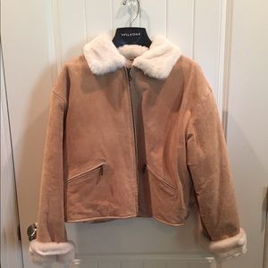 Wilsons genuine suede coat, like 🆕! Size M.